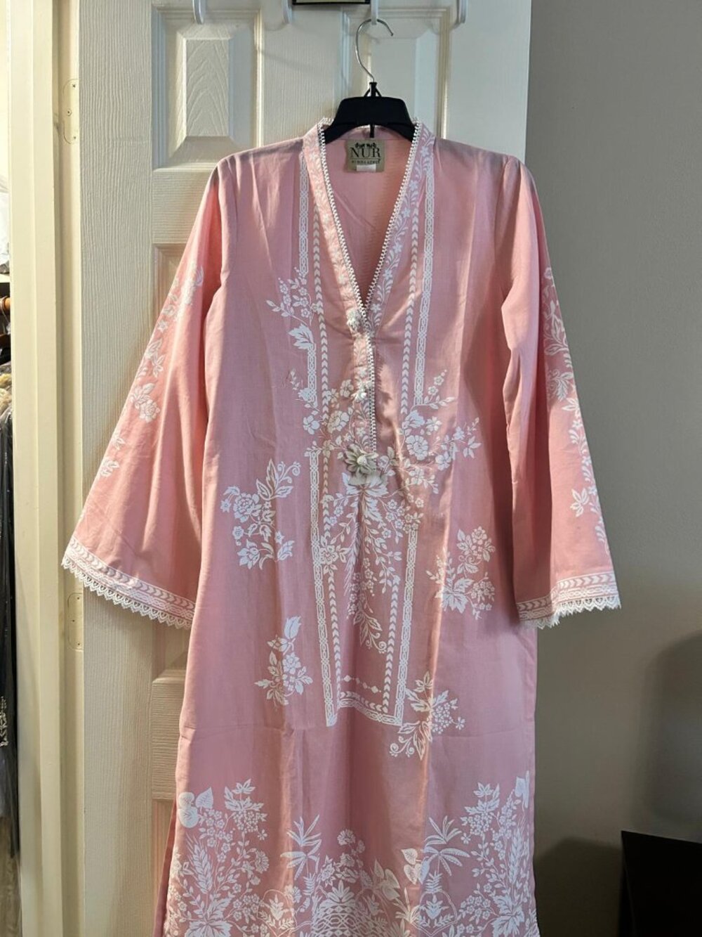 Nida Azwer - 3 piece Suit - Picture 3 of 5